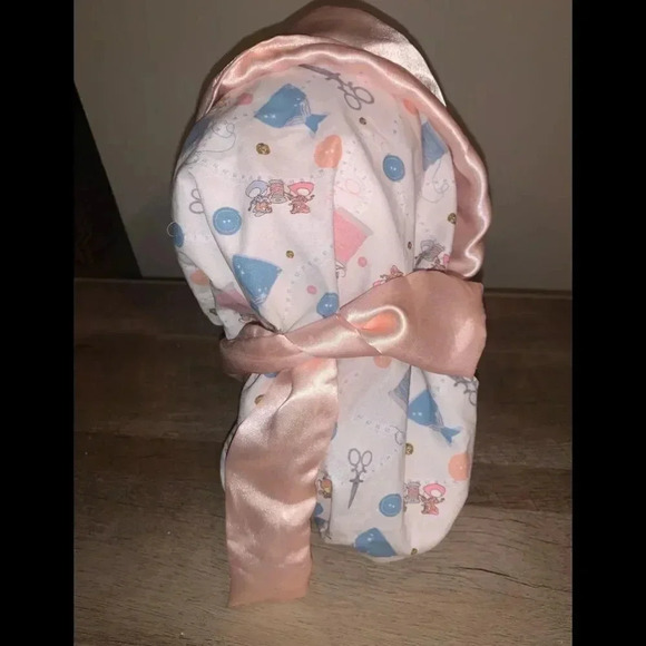 Cinderella satin lined scrub cap - Picture 1 of 5